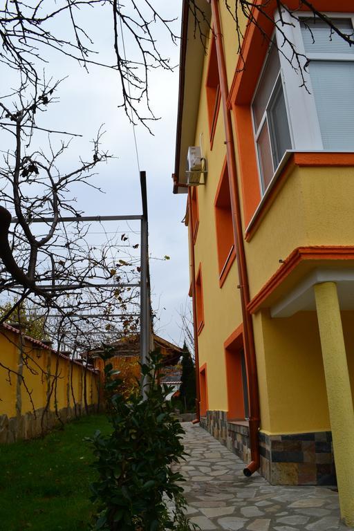Къща за Гости Мариновата Къща Hotel Велики Преслав Екстериор снимка