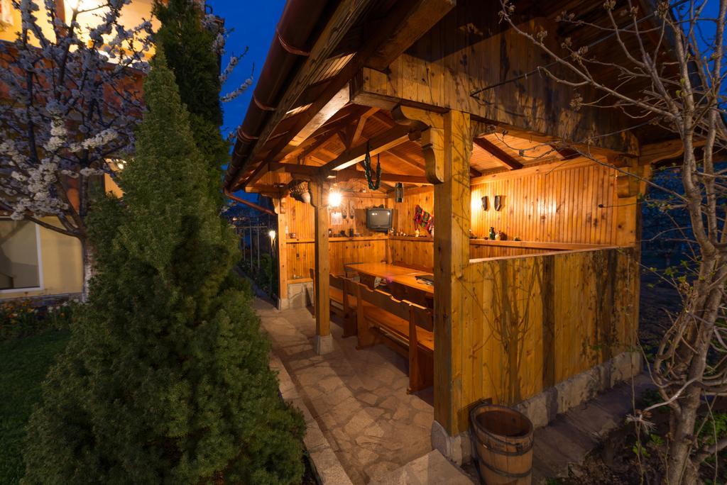 Къща за Гости Мариновата Къща Hotel Велики Преслав Екстериор снимка