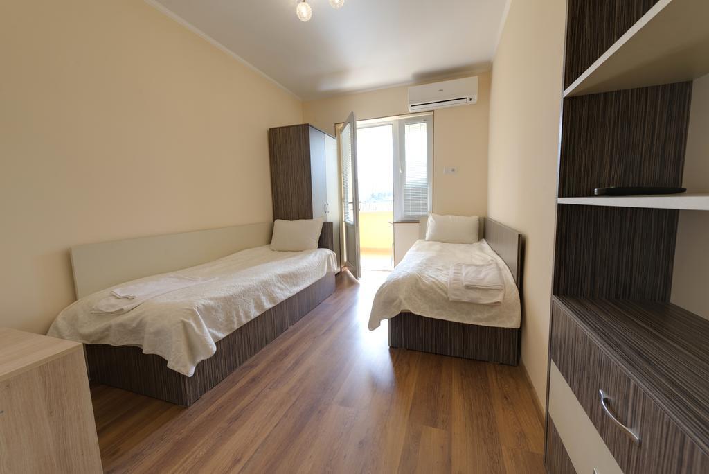 Къща за Гости Мариновата Къща Hotel Велики Преслав Екстериор снимка