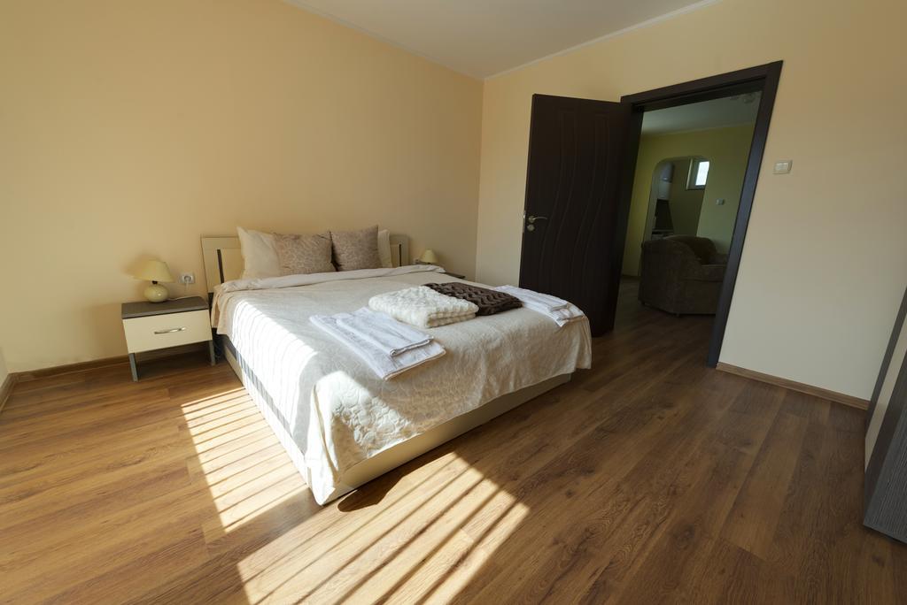 Къща за Гости Мариновата Къща Hotel Велики Преслав Екстериор снимка